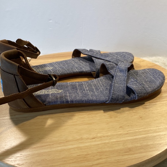 Tom’s chambray sandals SZ 10 W - Picture 4 of 6